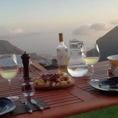 Modern Mountain And Sea View Apartmán